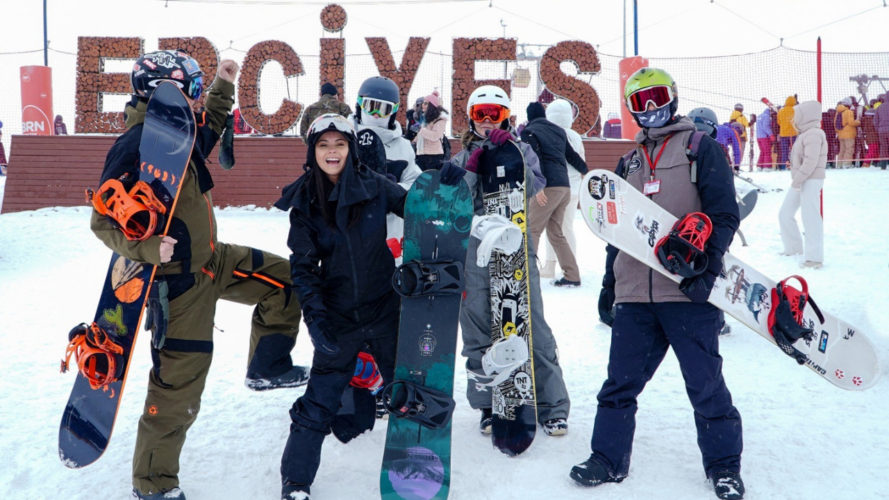 Dünyaca ünlü şarkıcı Inna'nın Erciyes’teki kayak keyfi